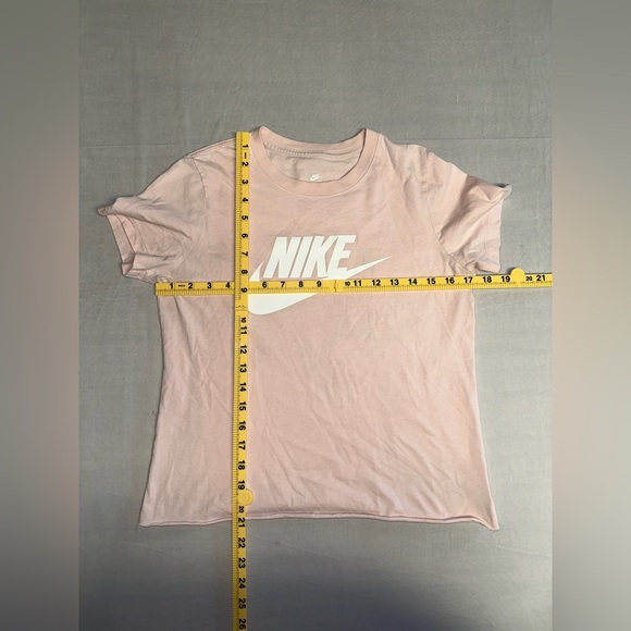 NIKE • Light Pink Logo Tee Raw Hem Women’s Size Small - Picture 7 of 7